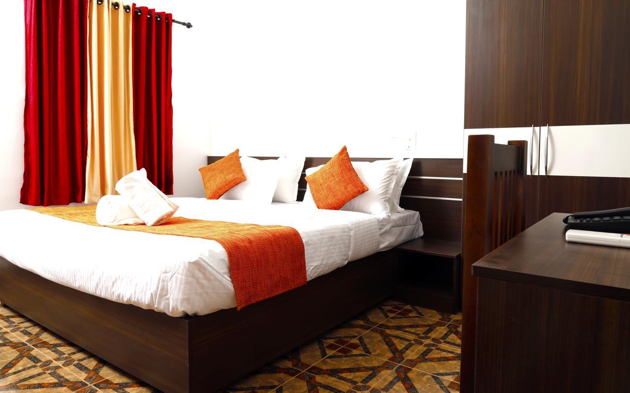 Puthens Clifton Inn Коттаям Екстер'єр фото