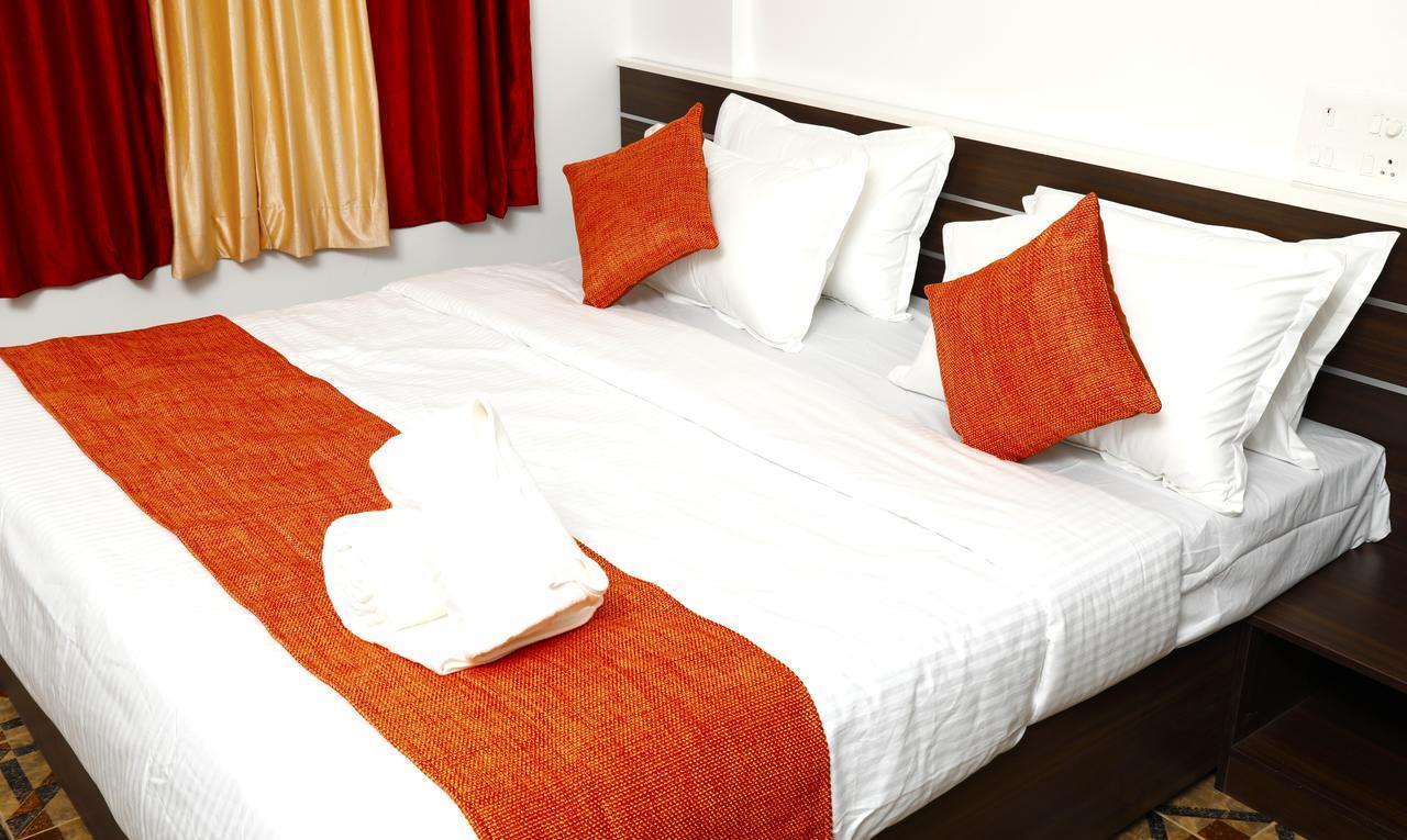 Puthens Clifton Inn Коттаям Екстер'єр фото