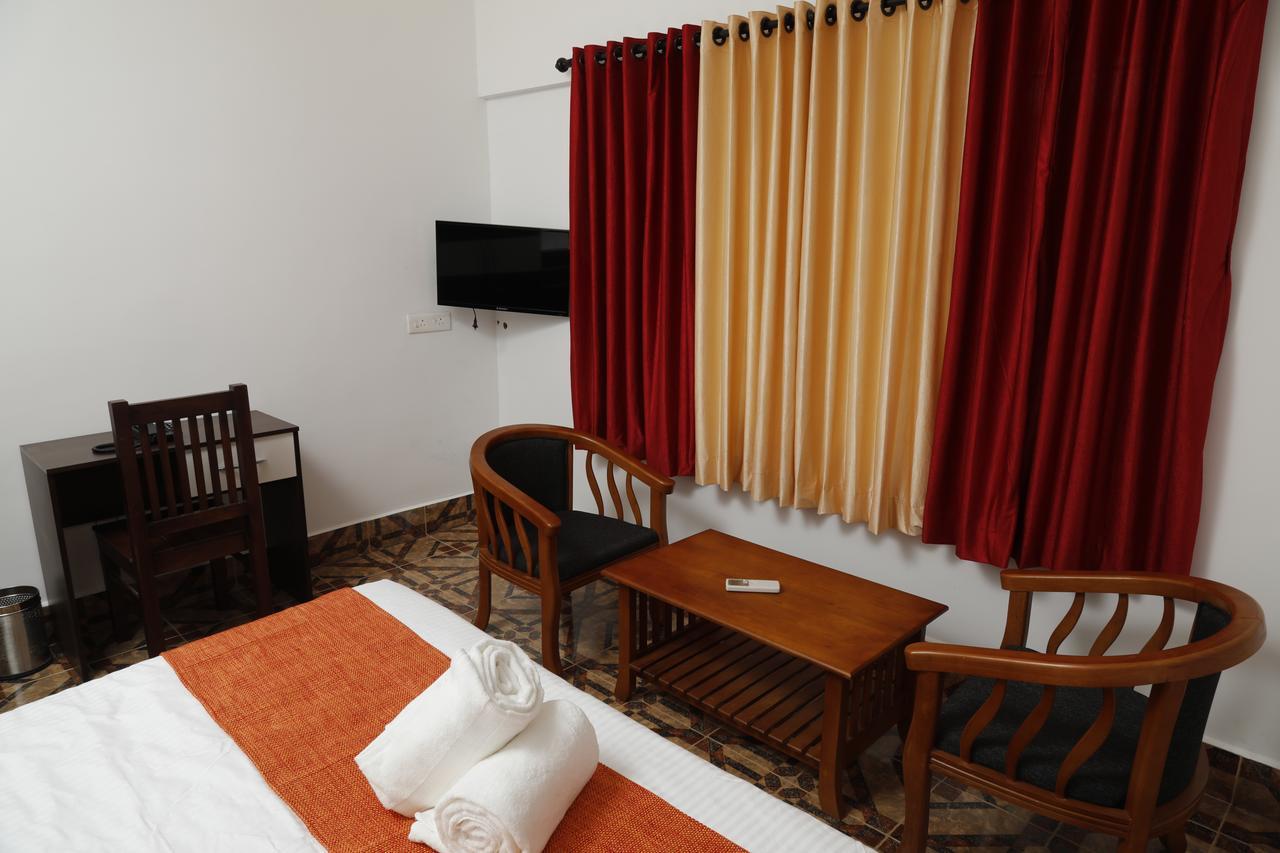 Puthens Clifton Inn Коттаям Екстер'єр фото